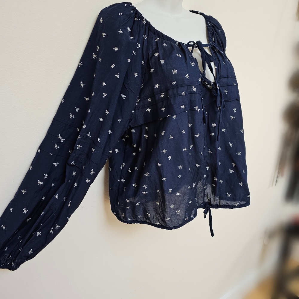 EUC - UNIVERSAL THREAD -  Long Sleeve Tie-Front Blouse blue cream floral SMALL